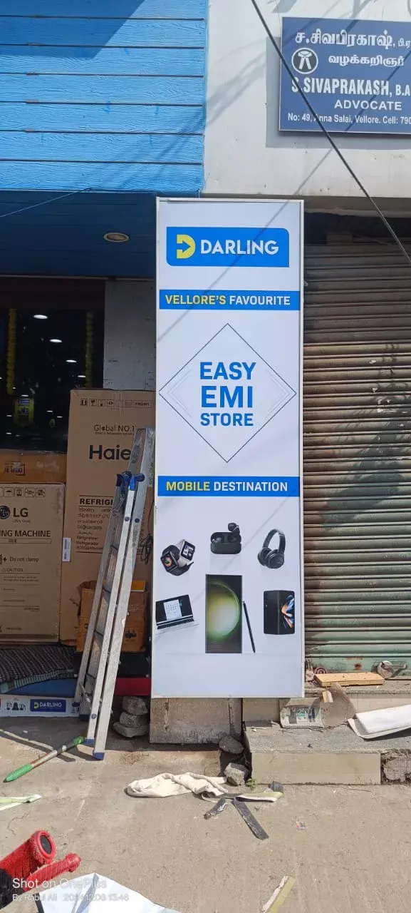 Freestanding retail promotional display